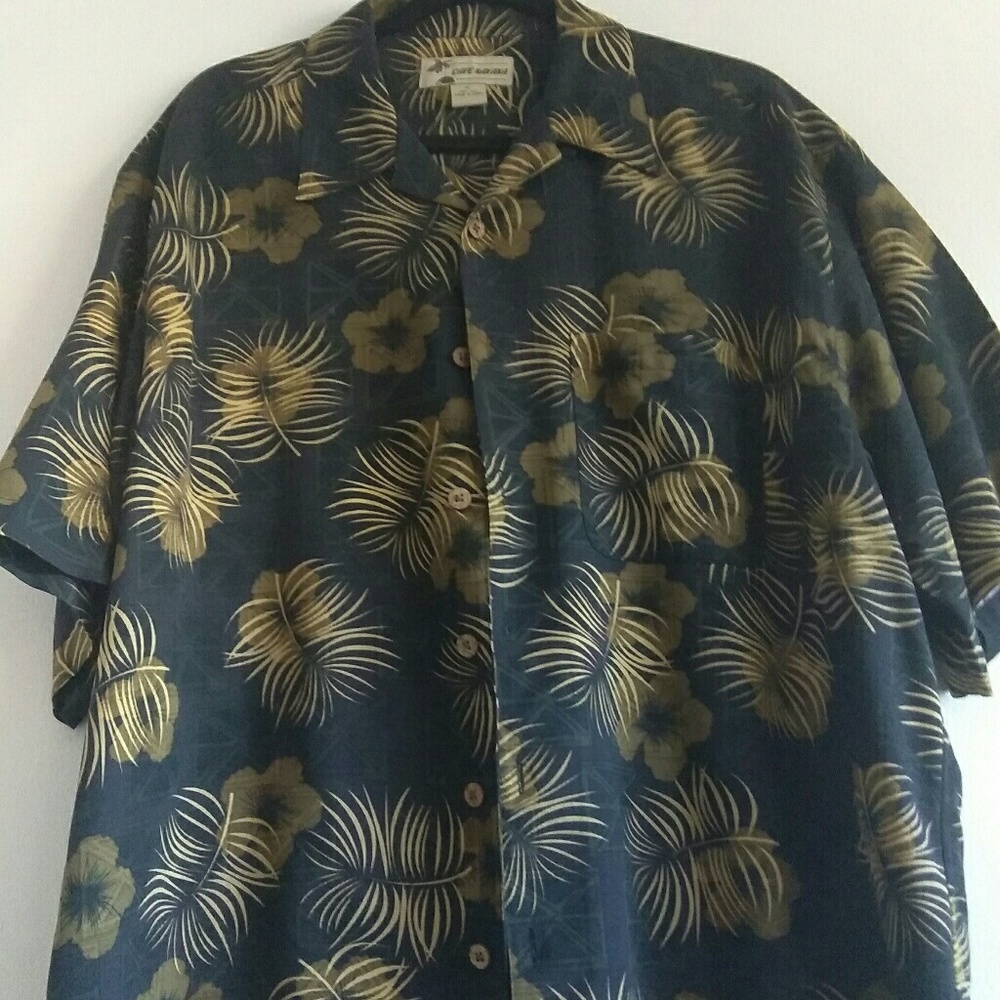 Mens Hawaiian style shirt